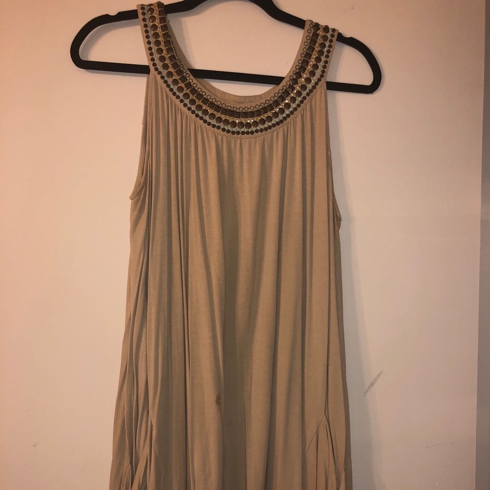 Brown tunic with collar detail